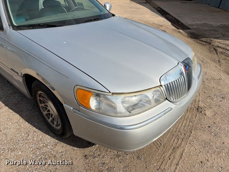 image for item FK3774 1999 Lincoln Town Car 