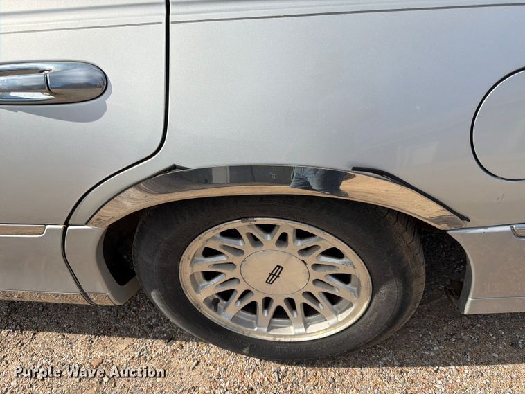 image for item FK3774 1999 Lincoln Town Car 