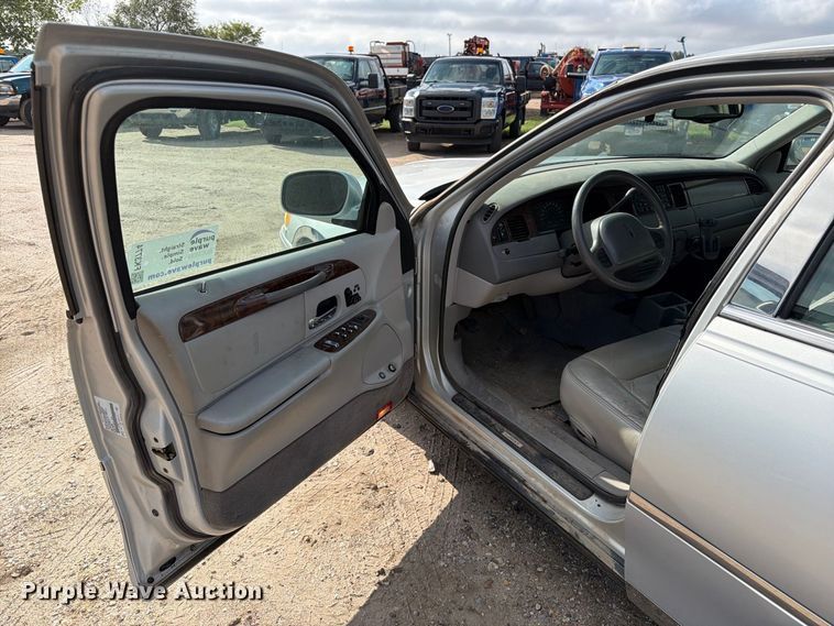 image for item FK3774 1999 Lincoln Town Car 