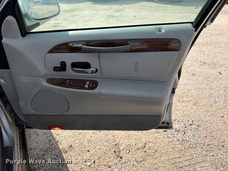 image for item FK3774 1999 Lincoln Town Car 