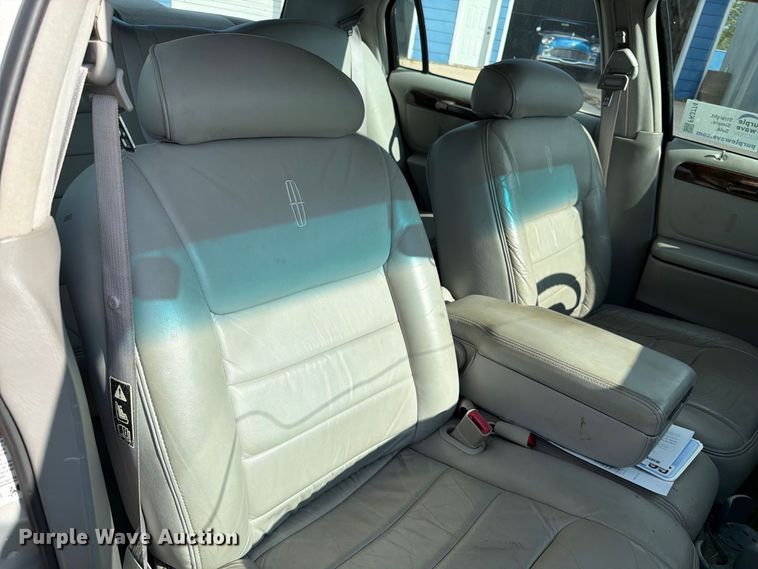 image for item FK3774 1999 Lincoln Town Car 