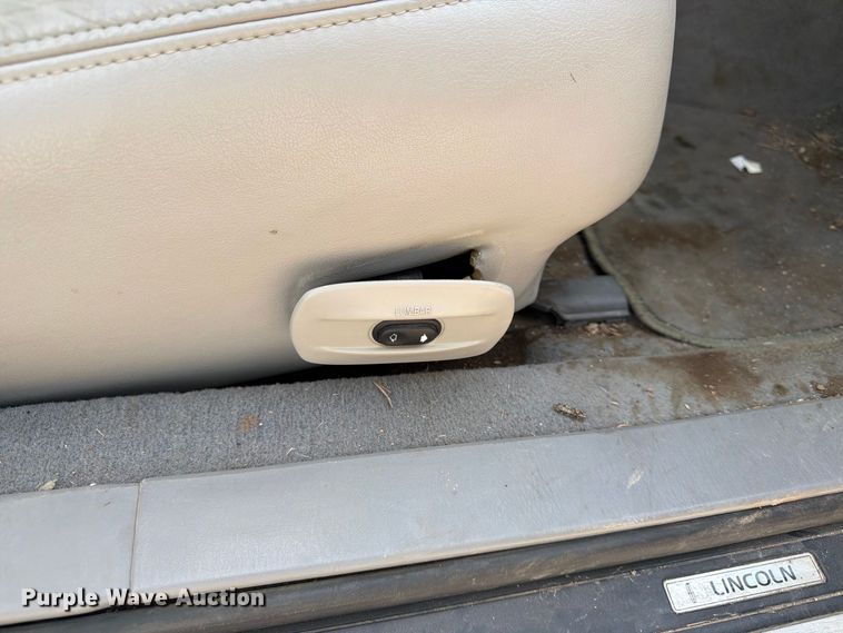 image for item FK3774 1999 Lincoln Town Car 