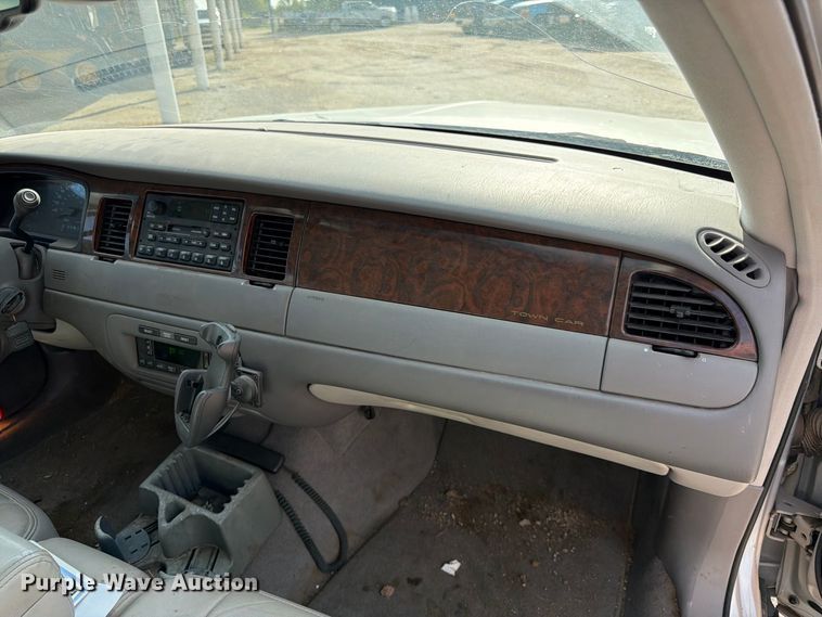 image for item FK3774 1999 Lincoln Town Car 