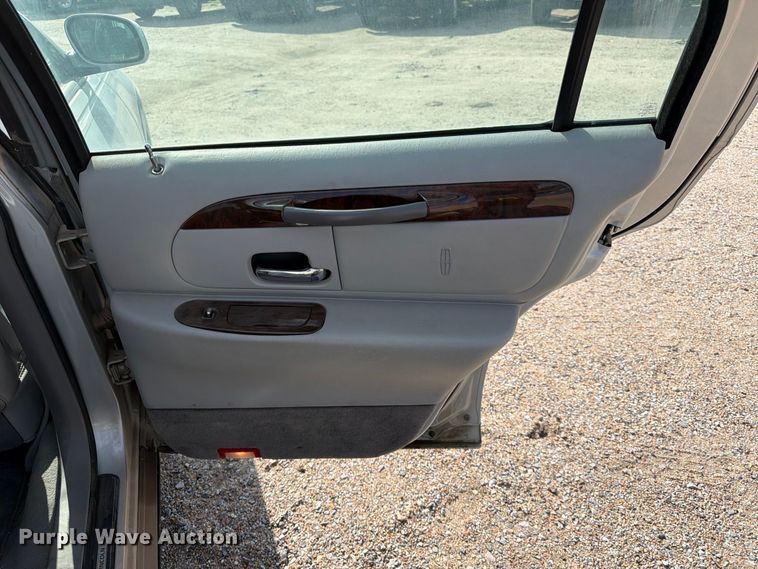 image for item FK3774 1999 Lincoln Town Car 