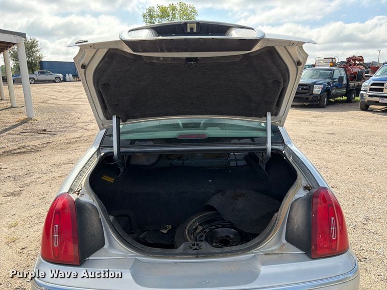 image for item FK3774 1999 Lincoln Town Car 