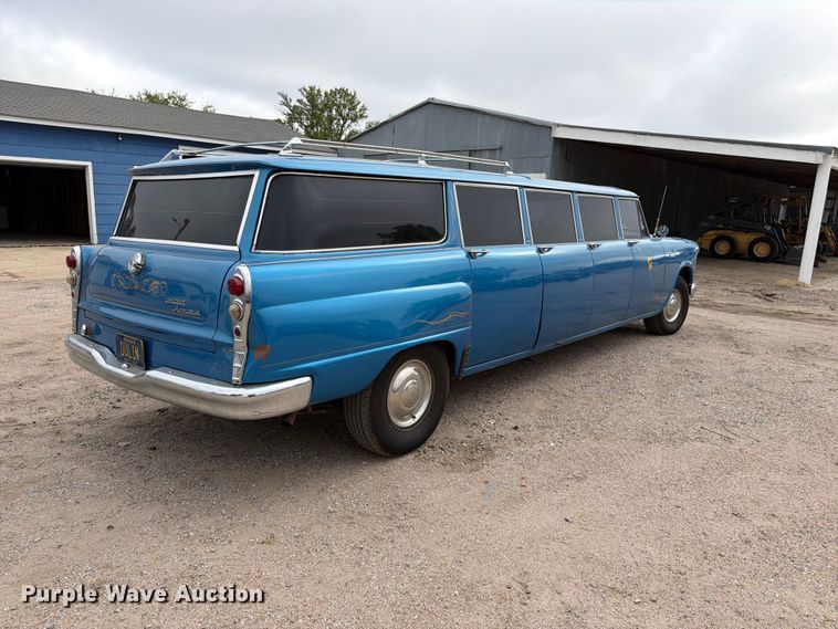 image for item FK3776 1965 Checker Aerobus limousine