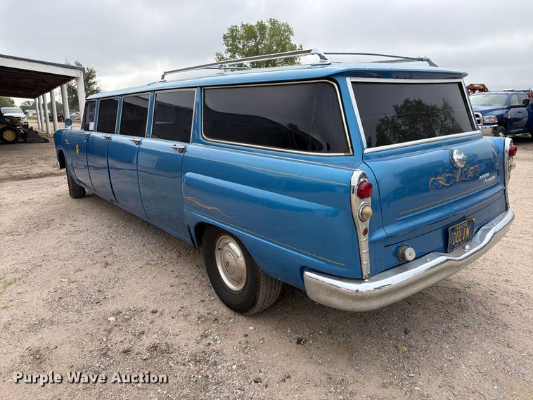 image for item FK3776 1965 Checker Aerobus limousine