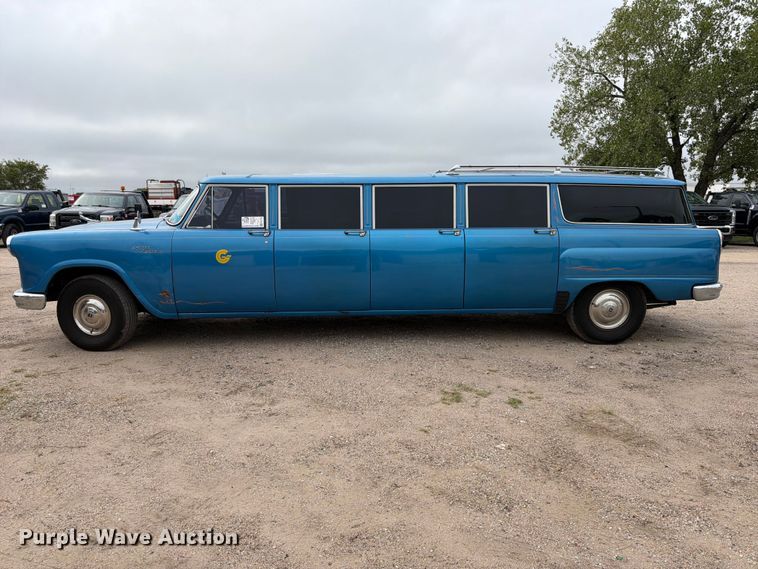 image for item FK3776 1965 Checker Aerobus limousine