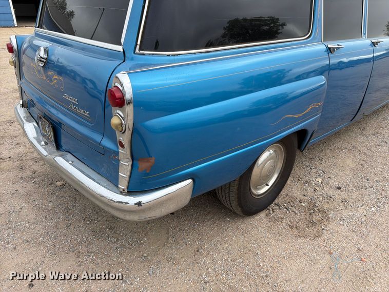 image for item FK3776 1965 Checker Aerobus limousine