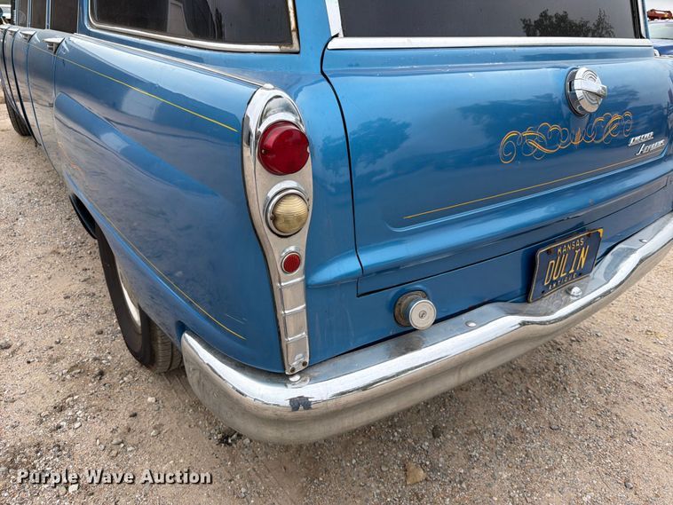 image for item FK3776 1965 Checker Aerobus limousine