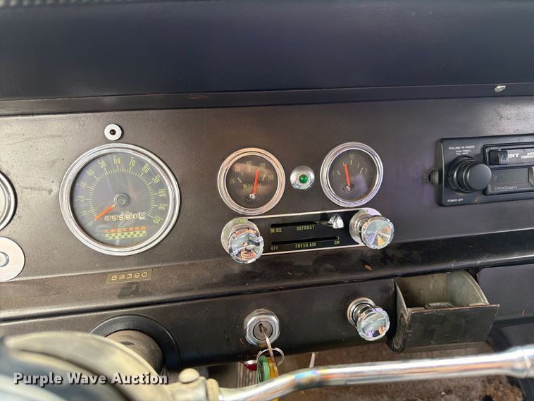 image for item FK3776 1965 Checker Aerobus limousine