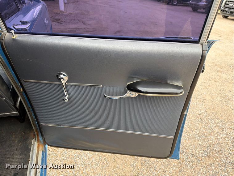 image for item FK3776 1965 Checker Aerobus limousine