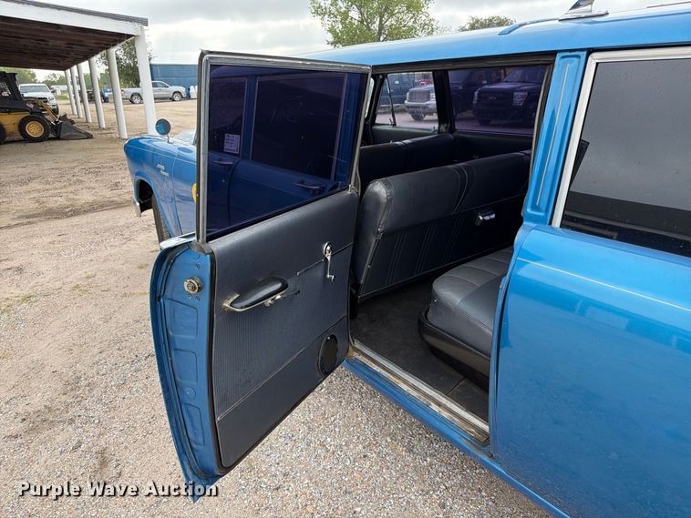 image for item FK3776 1965 Checker Aerobus limousine