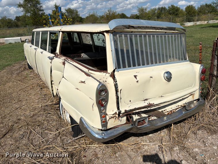 image for item FK3782 1965 Checker limousine