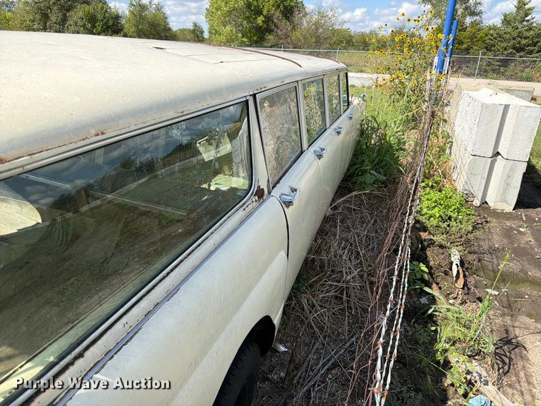 image for item FK3782 1965 Checker limousine