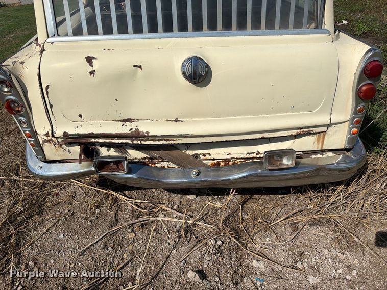 image for item FK3782 1965 Checker limousine