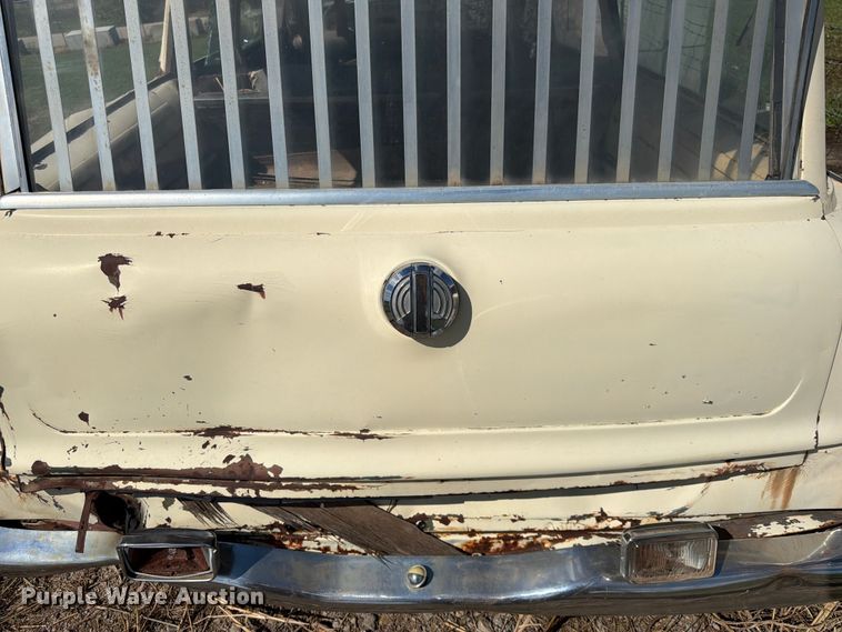 image for item FK3782 1965 Checker limousine