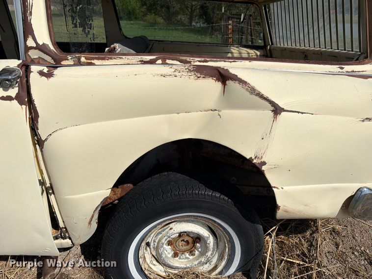 image for item FK3782 1965 Checker limousine