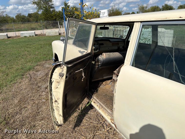 image for item FK3782 1965 Checker limousine