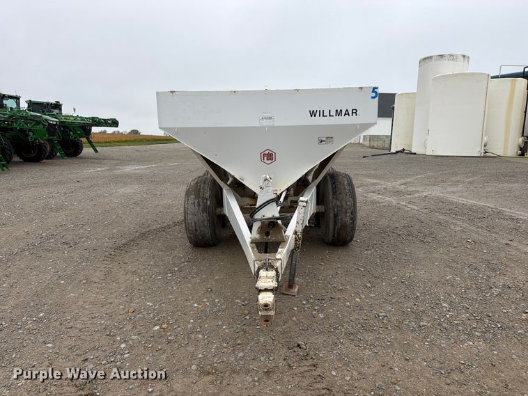 image for item DT3068 Willmar Super 600 spreader