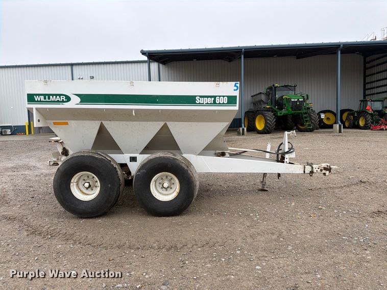 image for item DT3068 Willmar Super 600 spreader