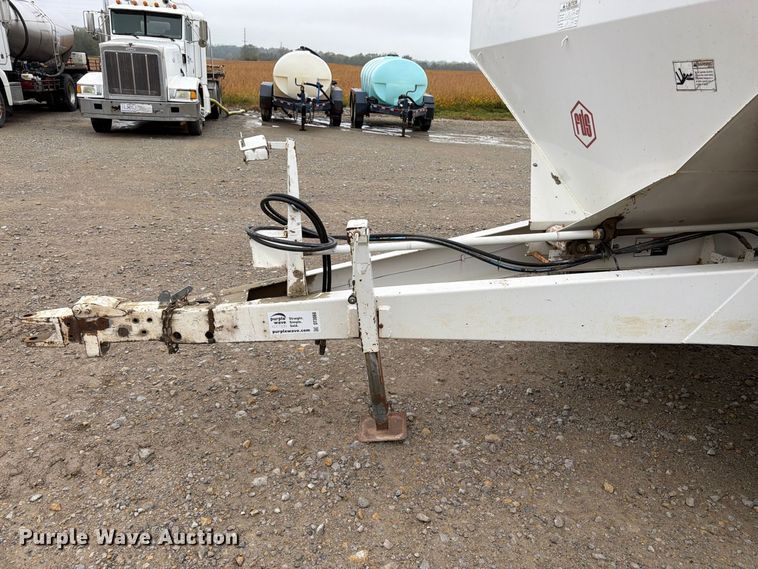 image for item DT3068 Willmar Super 600 spreader