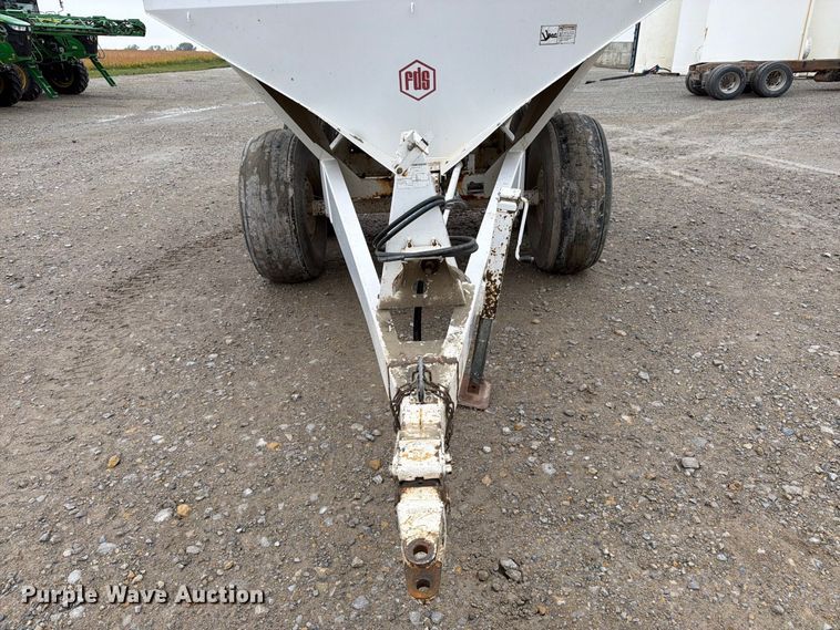 image for item DT3068 Willmar Super 600 spreader