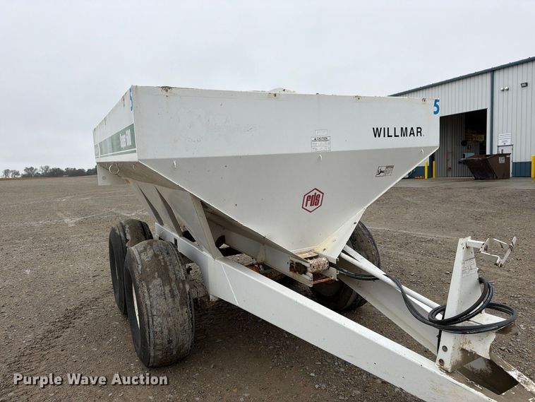 image for item DT3068 Willmar Super 600 spreader