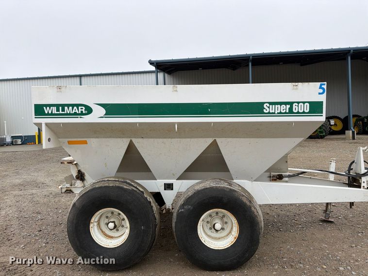 image for item DT3068 Willmar Super 600 spreader