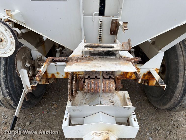 image for item DT3068 Willmar Super 600 spreader