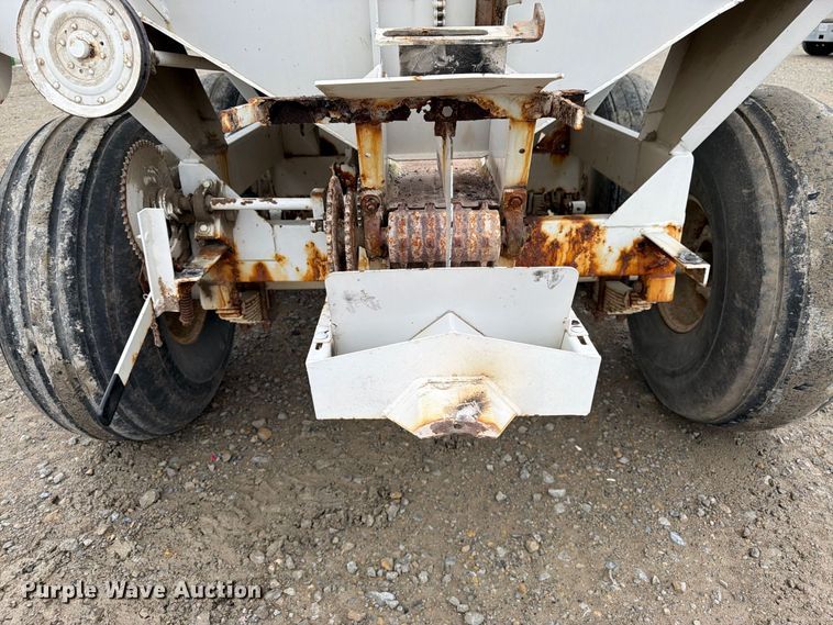 image for item DT3068 Willmar Super 600 spreader