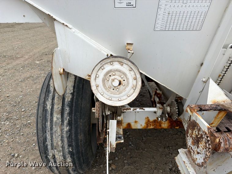image for item DT3068 Willmar Super 600 spreader