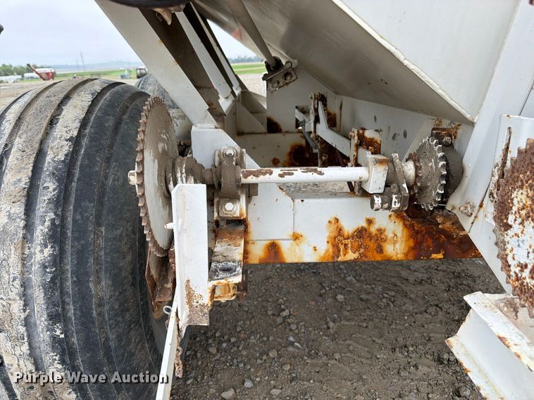 image for item DT3068 Willmar Super 600 spreader