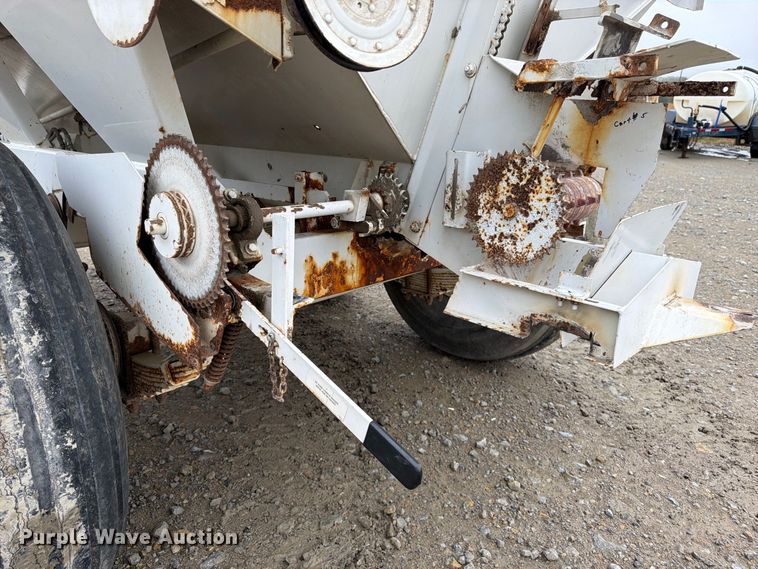 image for item DT3068 Willmar Super 600 spreader