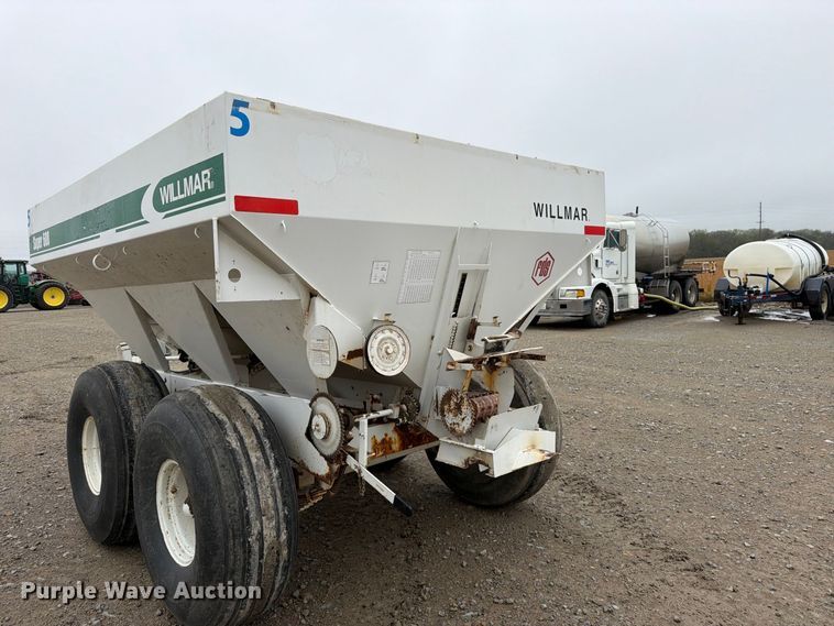 image for item DT3068 Willmar Super 600 spreader