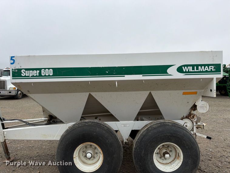 image for item DT3068 Willmar Super 600 spreader