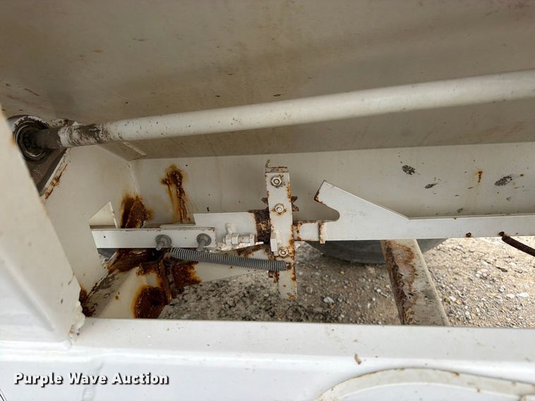 image for item DT3068 Willmar Super 600 spreader