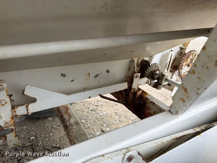 image for item DT3068 Willmar Super 600 spreader