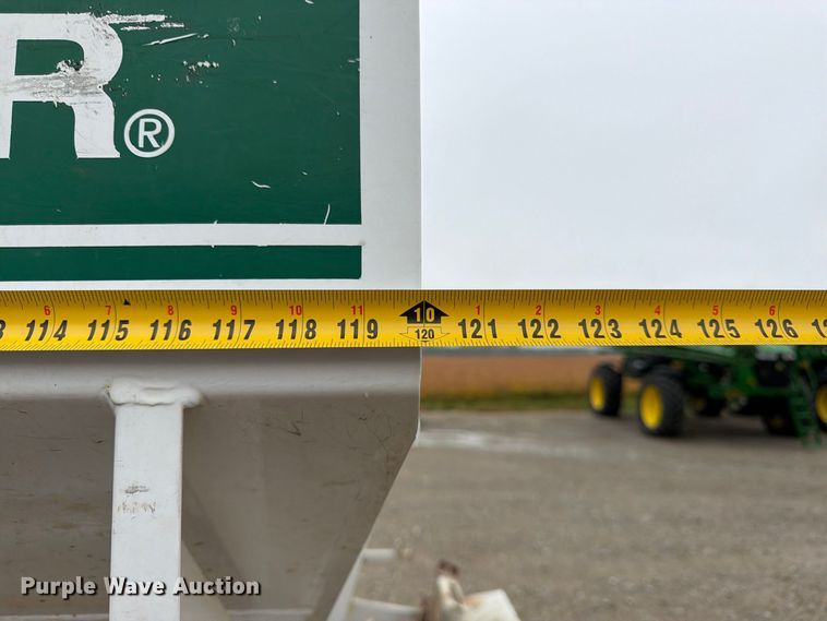 image for item DT3068 Willmar Super 600 spreader