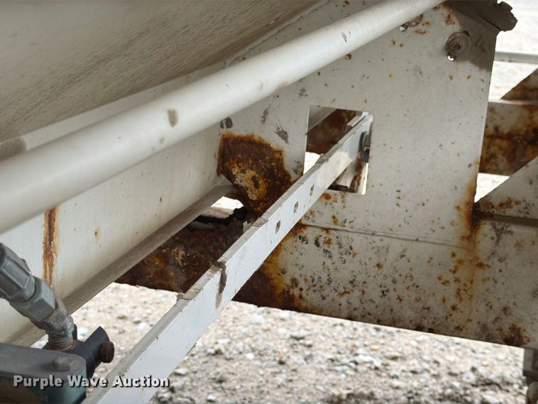 image for item DT3068 Willmar Super 600 spreader
