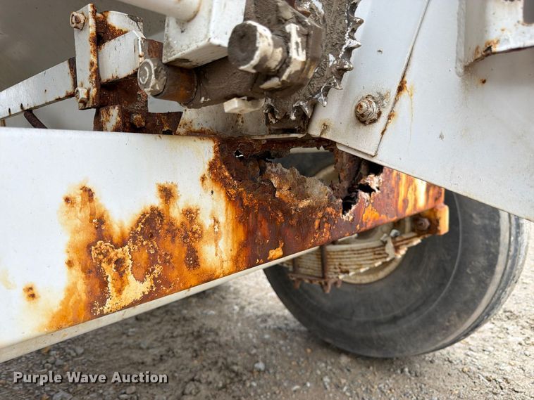 image for item DT3068 Willmar Super 600 spreader