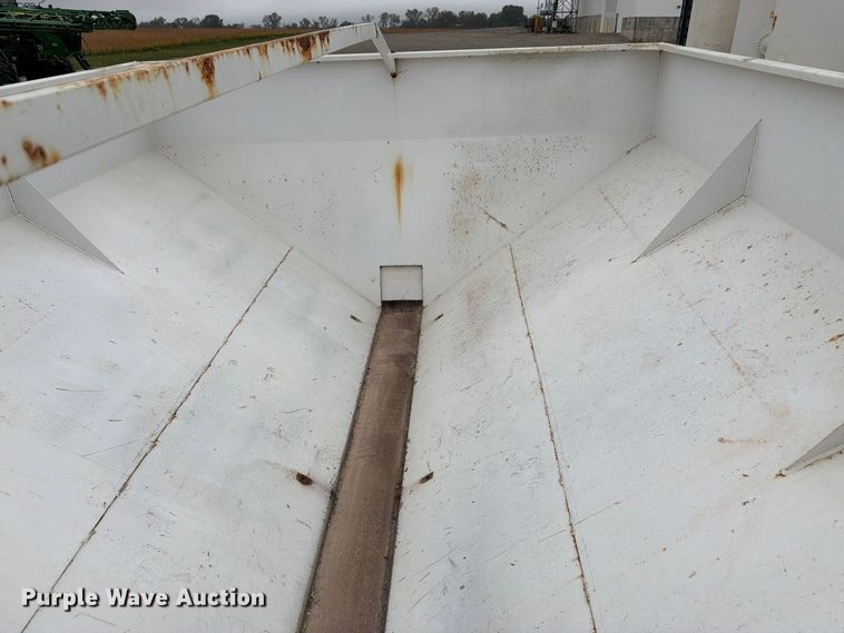image for item DT3068 Willmar Super 600 spreader