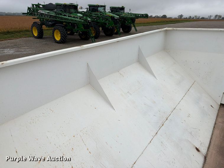 image for item DT3068 Willmar Super 600 spreader