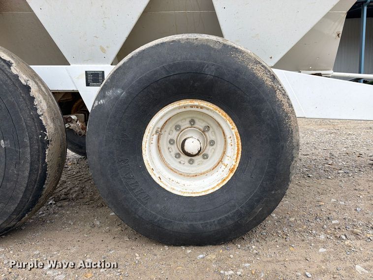 image for item DT3068 Willmar Super 600 spreader