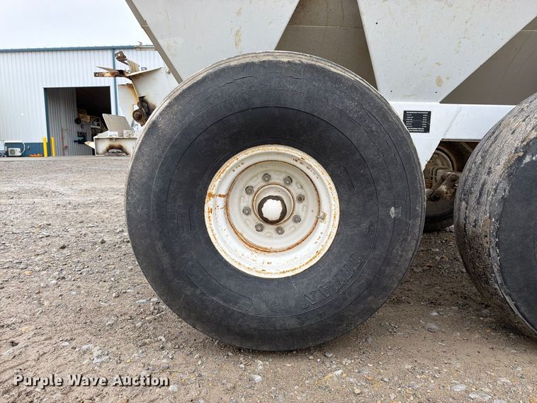 image for item DT3068 Willmar Super 600 spreader
