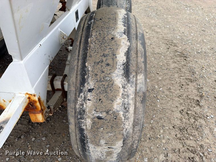 image for item DT3068 Willmar Super 600 spreader
