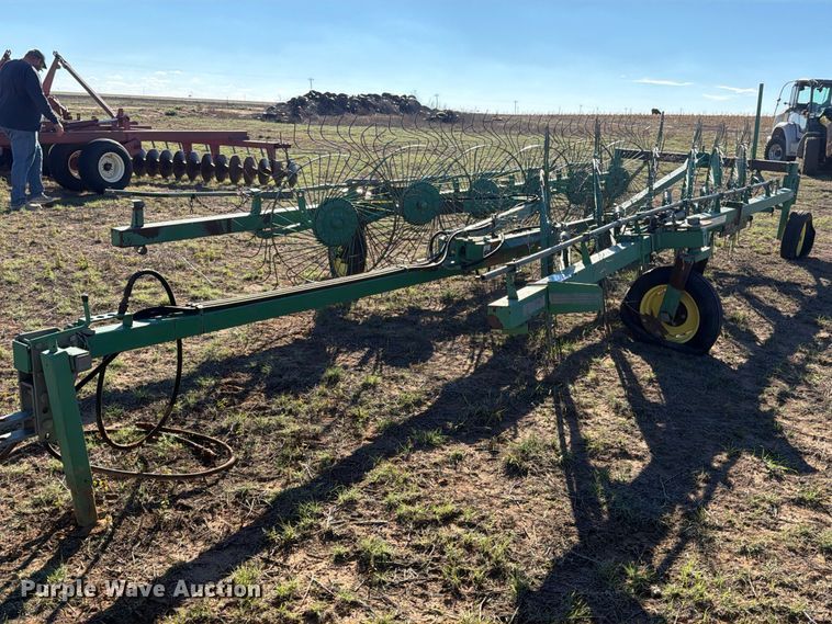 image for item DV8726 John Deere 704 hay rake
