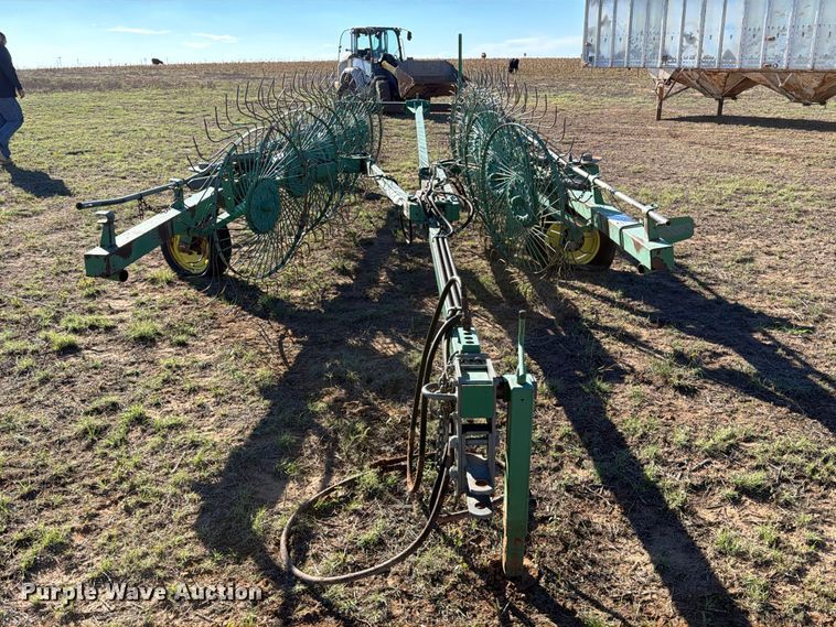 image for item DV8726 John Deere 704 hay rake