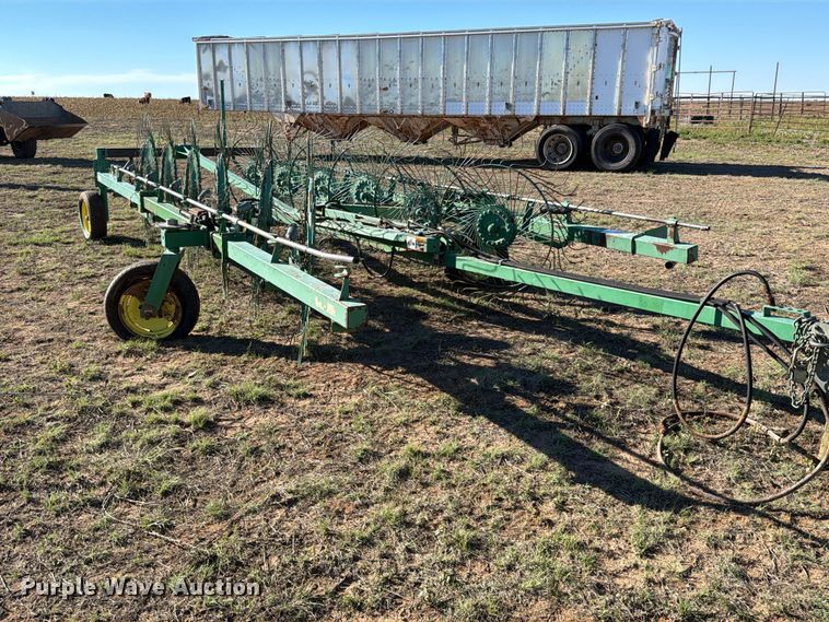 image for item DV8726 John Deere 704 hay rake