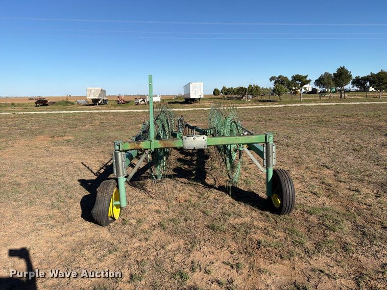image for item DV8726 John Deere 704 hay rake